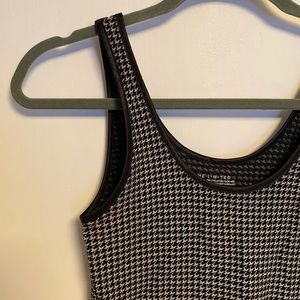 5/$30 Houndstooth spandex cami M
